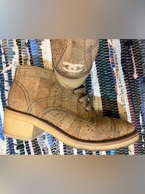 Chanel 2015 Cork Gold Fleck Beige Tan Gold Lace Up Boot Size 39 Rtl $975